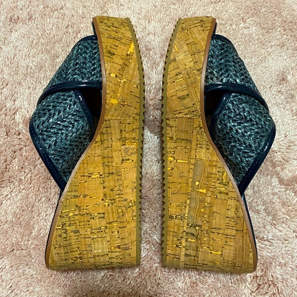 BRAND NEW - DONALD J PLINER Ideala Crisscross Wedge Platform Sandals ❤️❤️❤️ - Picture 3 of 9